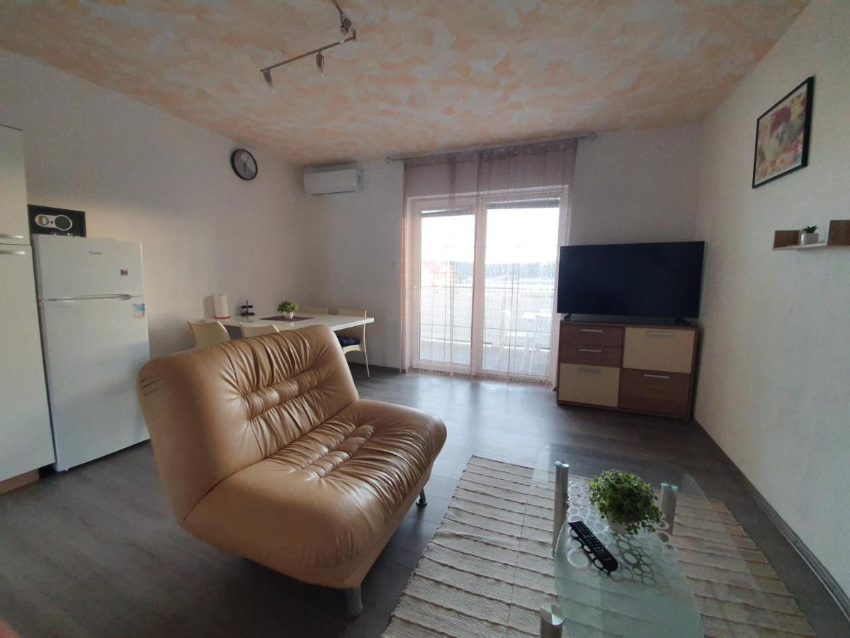 Апартаменты 6 M, 50 M Do Plaze Barbat na Rabu Экстерьер фото
