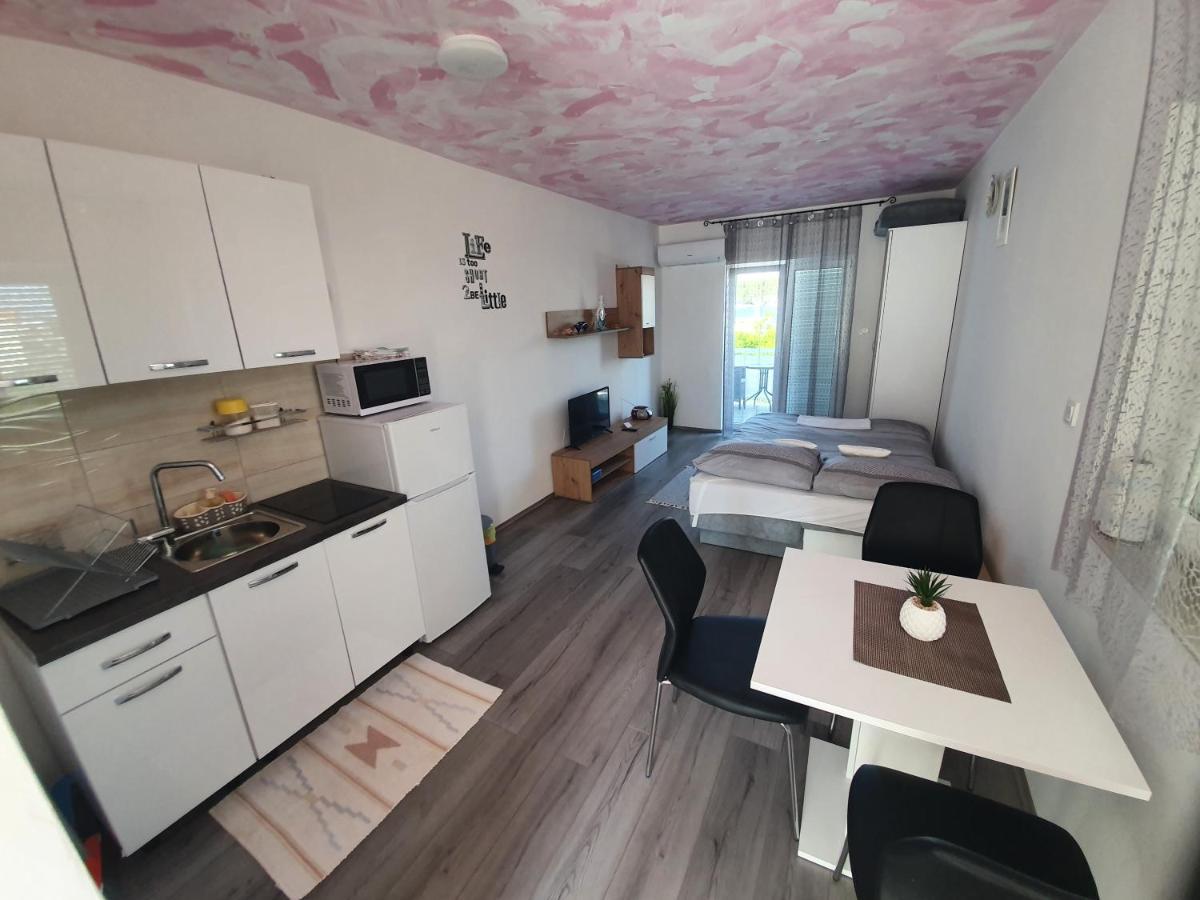 Апартаменты 6 M, 50 M Do Plaze Barbat na Rabu Экстерьер фото